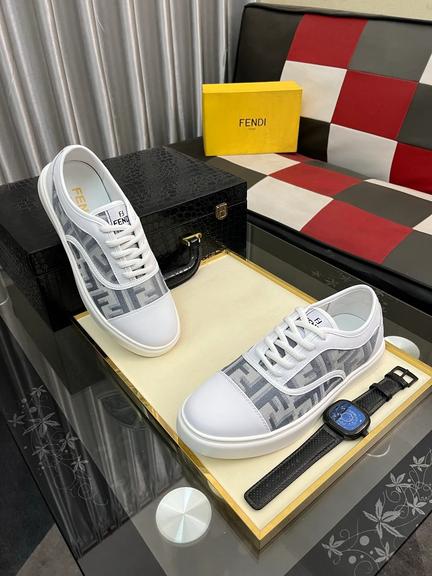 Men's Men's Shoes 💰400⌚️⌚️[Fendi] Fendi's latest casual shoes for men! Available at counters simultaneously! A one-to-one replica of the original. All imported official website one-to-one cowhide fabric. The interior is made of top-grade sheepskin, and the original factory-supplied rubber outsole is used. Leading new fashion concepts. Matching code: 38-443️⃣Colors available